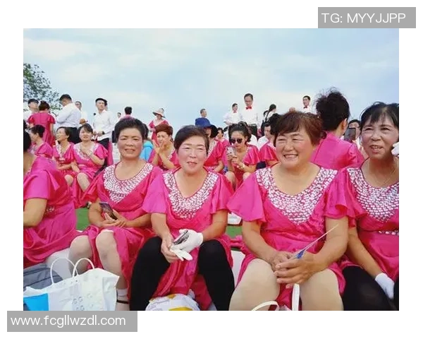 与刘芳深入对话探索她的和平精英职业生涯与成长历程